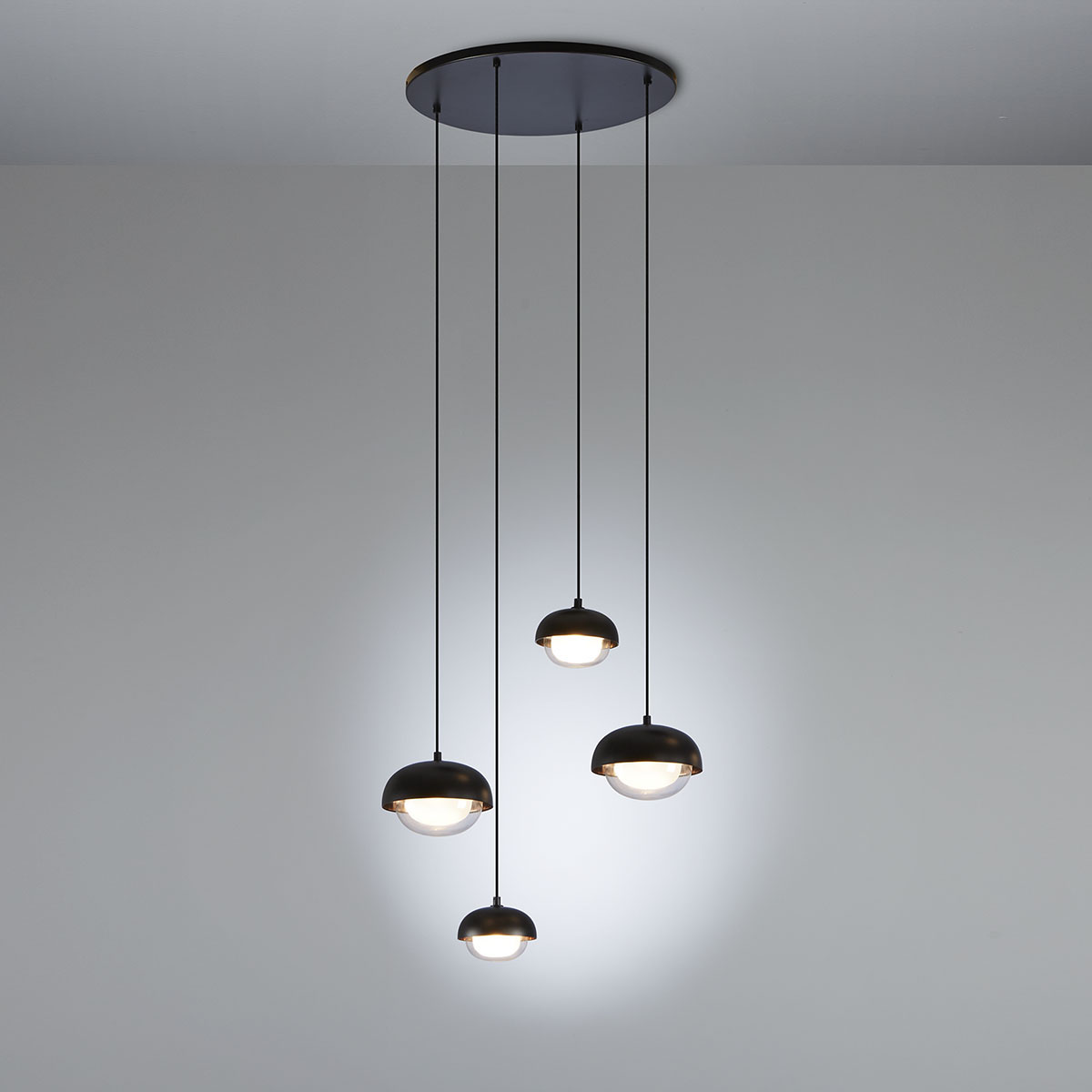 Muse 554.14 Pendelleuchte 4-flammig Ø: 65 cm, Schwarz & Messing