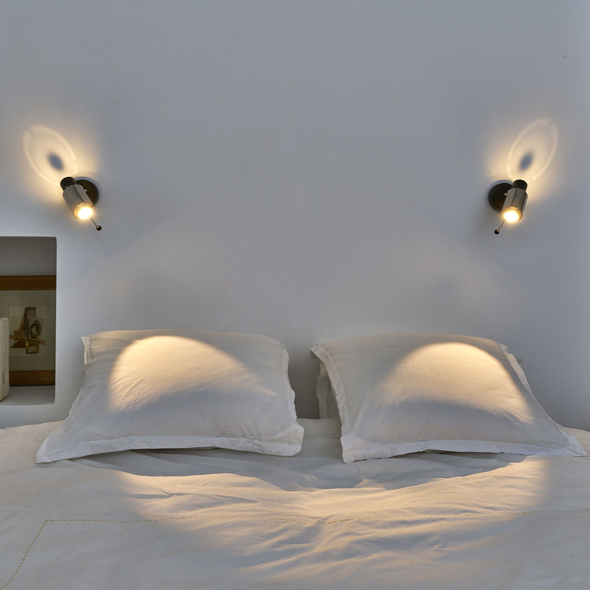 Biny Spot LED Wandleuchte, Schwarz & Nickel, ohne Schalter in Schwarz Nickel – elegante Designerlampe des Herstellers DCW Editions für den Flur Biny Spot LED Wandleuchte, Schwarz & Gold, mit Schalter in Schwarz Gold – stilvolle Designerlampe des Herstellers DCW Editions ideal im Schlafzimmer