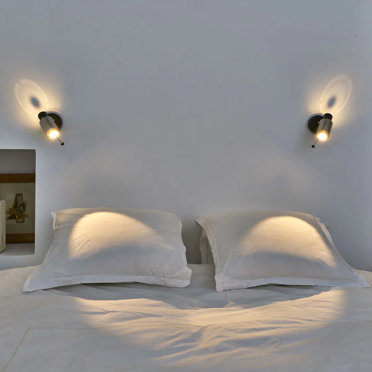 Biny Spot LED Wandleuchte, Schwarz & Gold, mit Schalter in Schwarz Gold – stilvolle Designerlampe des Herstellers DCW Editions ideal im Schlafzimmer