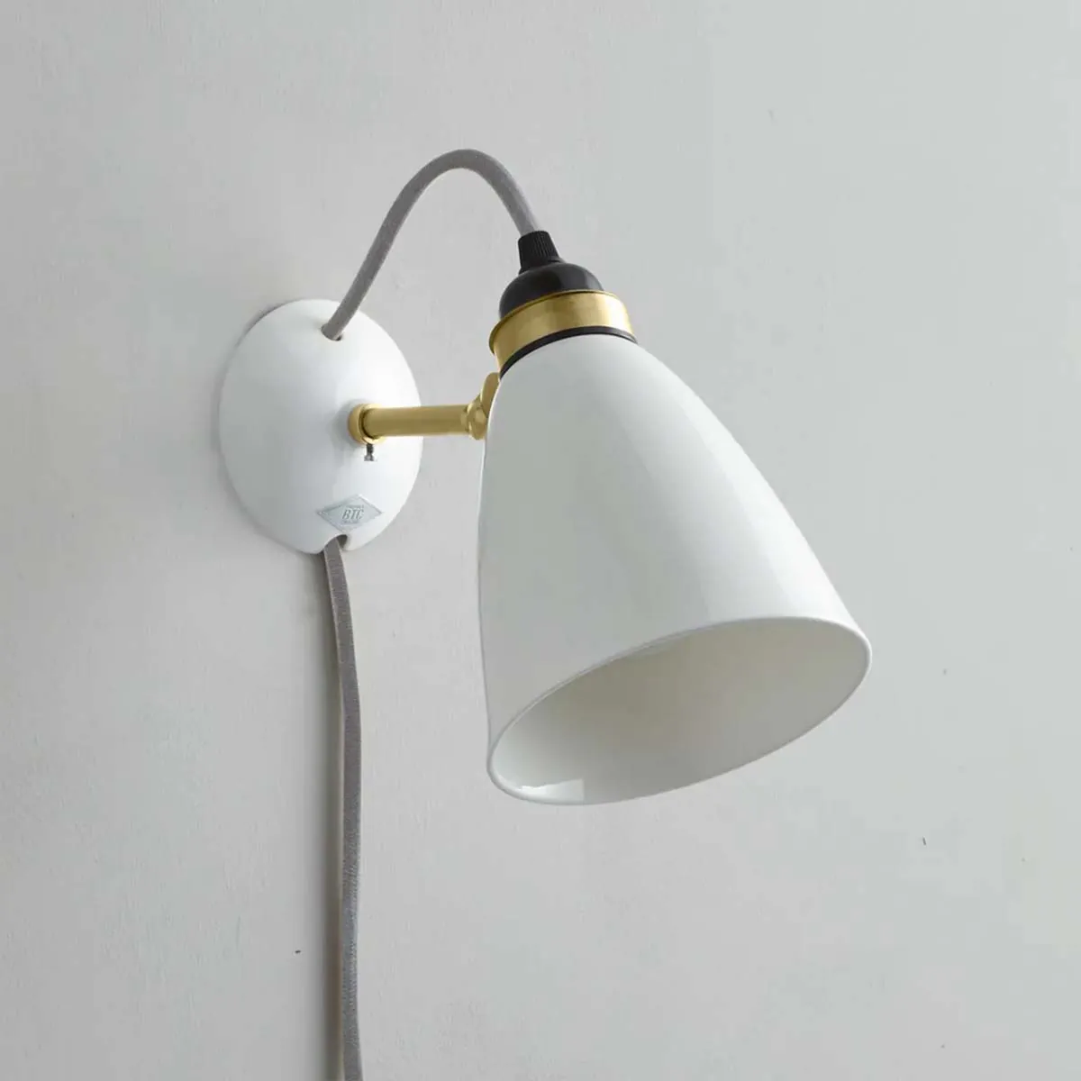 Hector Wall 30 Wandleuchte, Ø: 12 cm, Graues Stoffkabel, Mit Schalter, Stecker und Kabel Hector Wall 30 Wandleuchte, Ø: 12 cm, Graues Stoffkabel, Mit Schalter, Stecker und Kabel