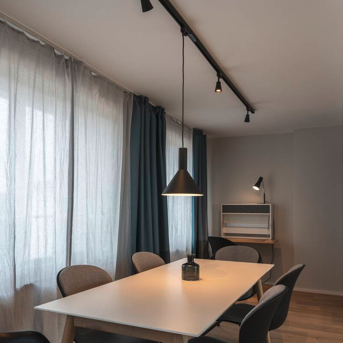 Eutrac 3-Phasen Pendelleuchten Adapter, Grau