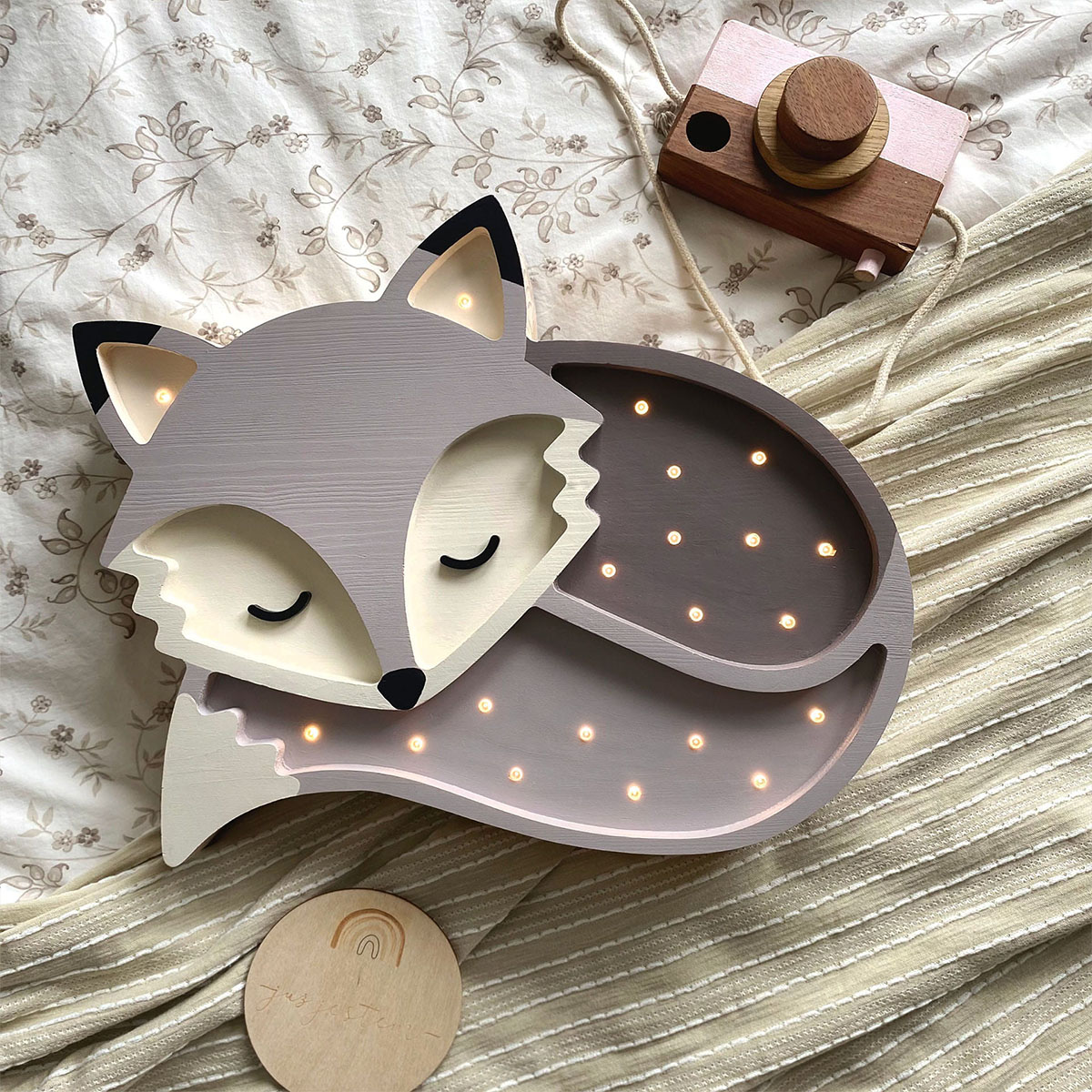 LED Kinderleuchte Fuchs aus Holz, grau, handgemacht