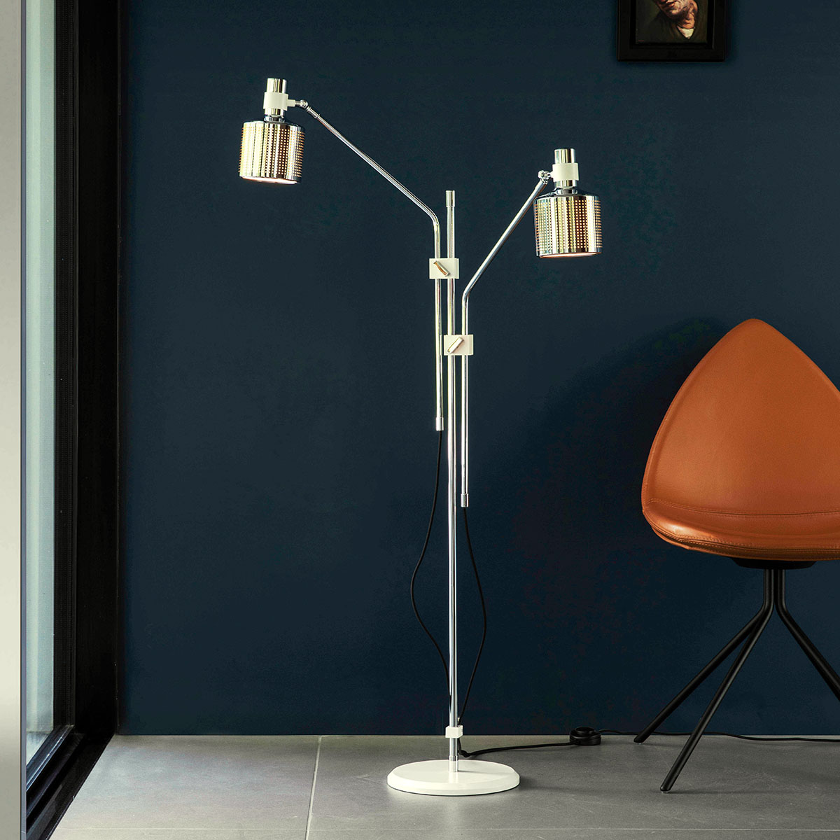 Bert Frank Riddle Double Stehleuchte, H: 130 cm aus gebürstetes Messing – exklusives britisches Design, fokussiertes Licht, Riddle-Serie mit exklusiven Designer-Wandleuchten Bert Frank Riddle Double Stehleuchte, H: 130 cm aus gebürstetes Messing – exklusives britisches Design, fokussiertes Licht, Riddle-Serie mit exklusiven Designer-Wandleuchten