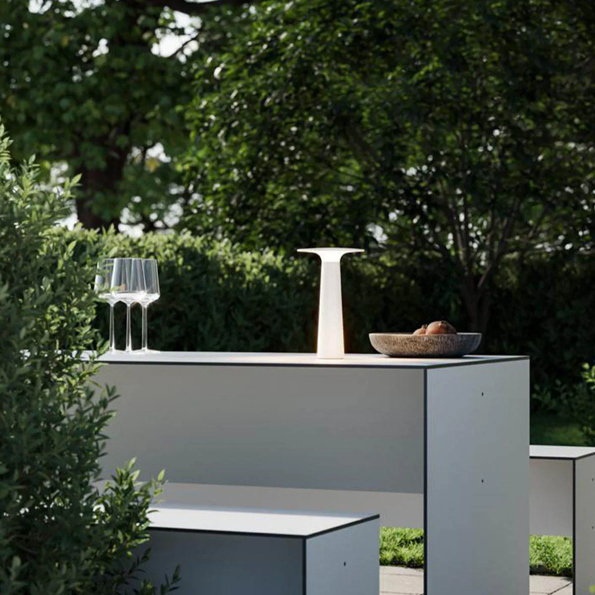 lix Mobile Akku Tischleuchte dim to warm 2700K – 1800K, Ø: 6 cm, H: 24,5 cm, charging base mit USB-C Kabel, Dunkelchrom