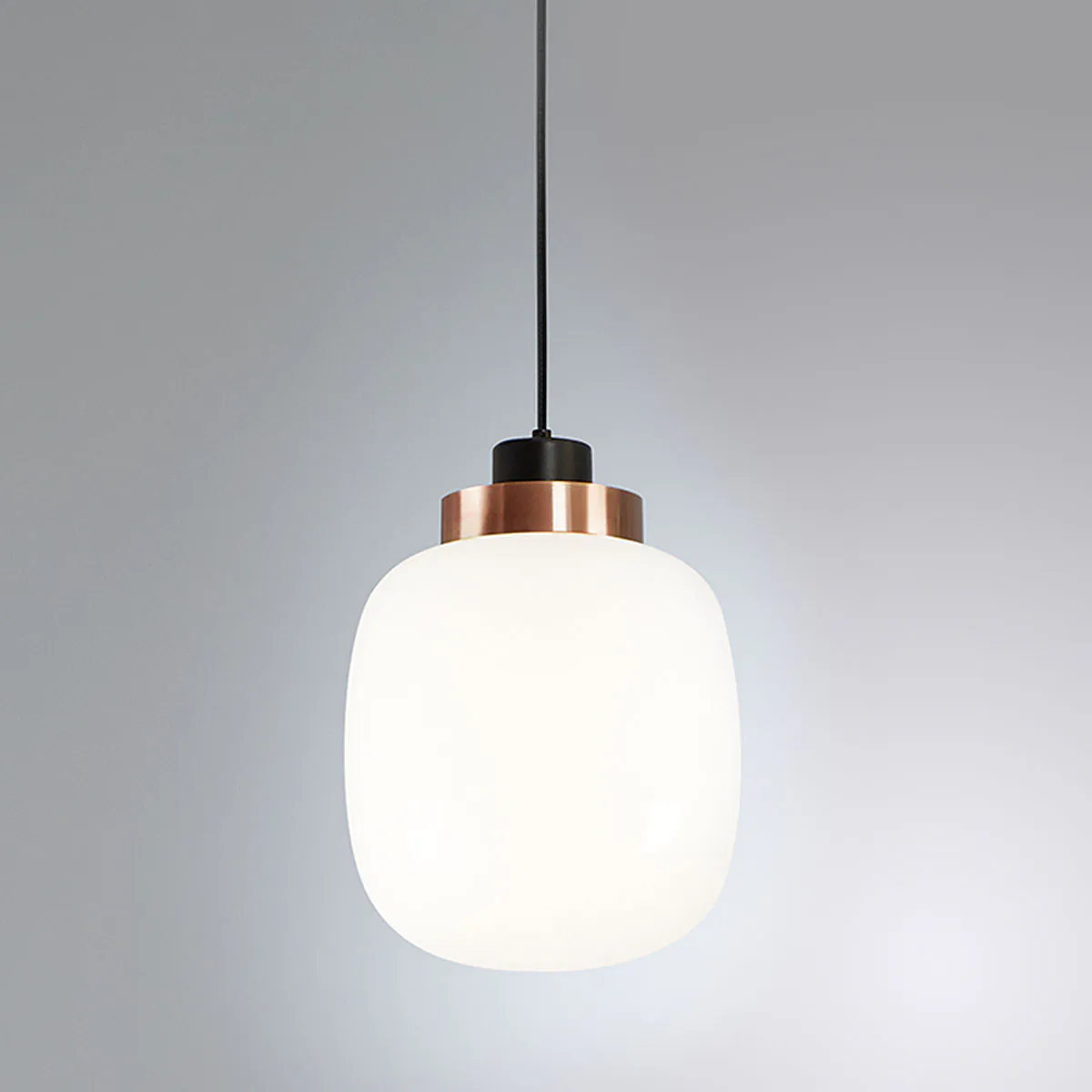 Legier 557.22 Pendelleuchte, Schwarz & Kupfer, Opalglas