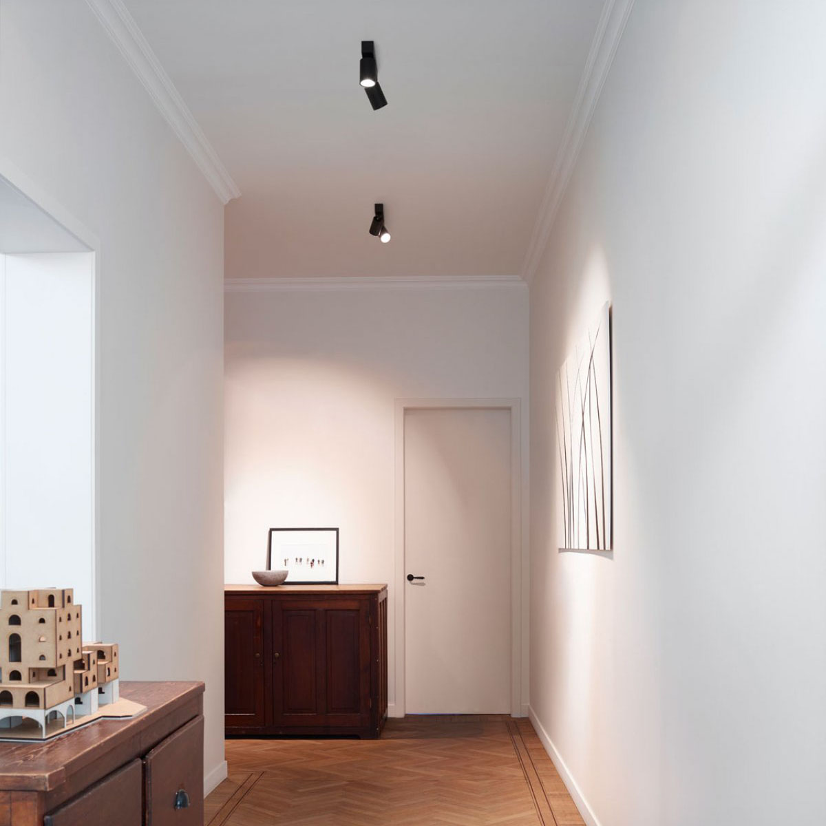 DeltaLight SPY 52 ON 2 92720 DIM8 Aufbaustrahler, Ø: 5,2 cm, L: 12 cm Schwarz, Extra-Warmweiß 2700K, 20° Schwarz Modern & neutral – Detailansicht aus Schwarz, minimalistisch für Flur schwenkbar & drehbar SPY 52 ON 2 93045 DIM8 Aufbaustrahler, Ø: 5,2 cm, L: 12 cm, Vollweiß, Warmweiß 3000K, 45°