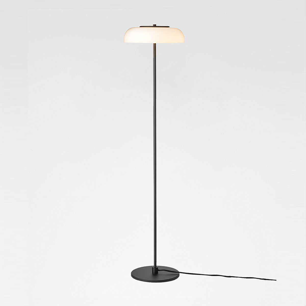 Blossi Stehleuchte, H: 120 cm, Schwarz & Opalglas