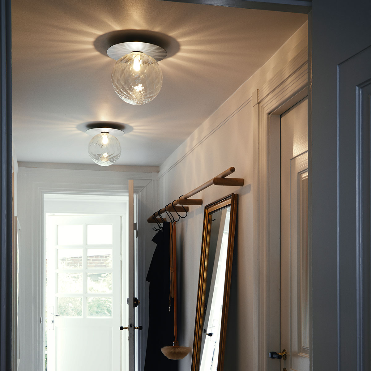 Liila 1 Large Wand- und Deckenleuchte, Ø: 24,5 cm, Gold, Glas transparent Liila 1 Large Wand- und Deckenleuchte, Ø: 24,5 cm, Dunkelbronze, Opalglas