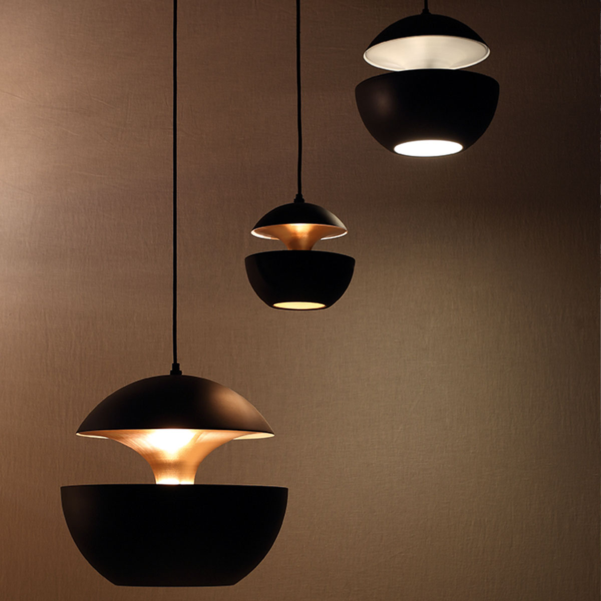 DCW Editions Here Comes The Sun Mini Pendelleuchte Schwarz & Weiß Ø 10 cm Modern – moderne Lampe, geeignet für Esstisch DCW Editions Here Comes The Sun 450 Pendelleuchte Weiß & Kupfer Ø 45 cm Modern – exklusive Leuchte, geeignet für Küche