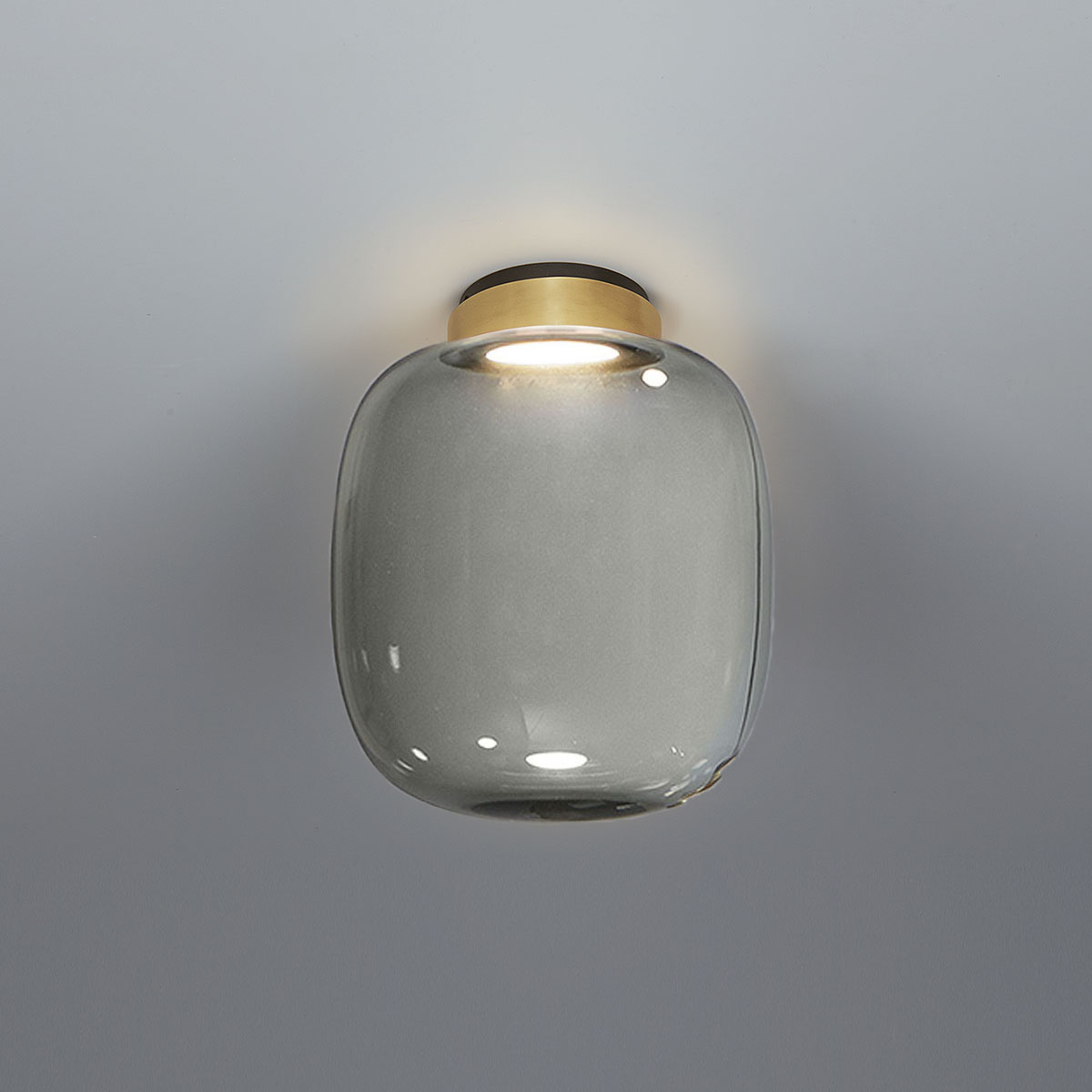 Legier 557.72 Deckenleuchte, Schwarz & Messing, Rauchglas Legier 557.72 Deckenleuchte, Schwarz & Messing, Rauchglas