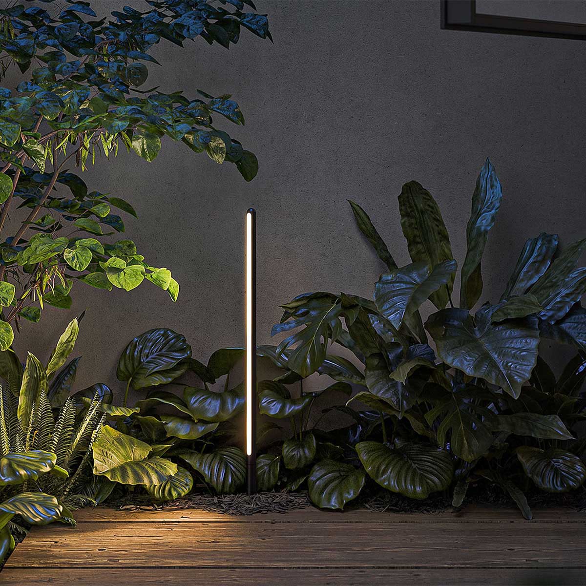 Längliche stabförmige außen Erdspießleuchte schwarz im Beet im Garten