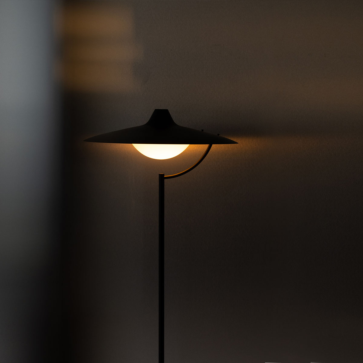 DCW Editions Biny Floor Stehleuchte, H: 159,8 cm Stehleuchte – LED, Designlampe für Wohnzimmer DCW Editions Biny Floor Stehleuchte, H: 159,8 cm Stehleuchte – LED, Designlampe für Wohnzimmer