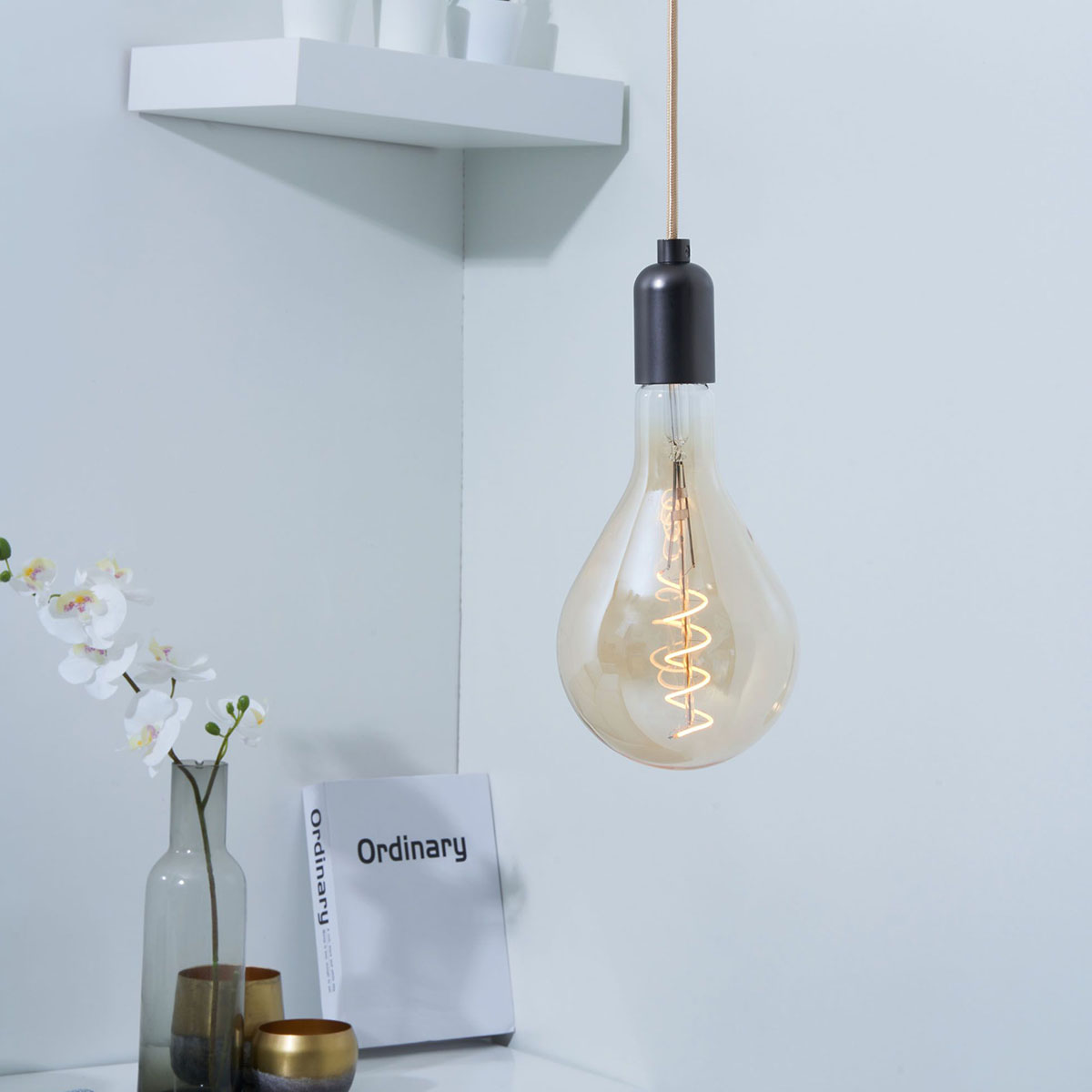 Ampoule géante LED filament 4W E27 2000K 200lm amber dimmbar Ampoule géante LED filament 4W E27 2000K 200lm amber dimmbar