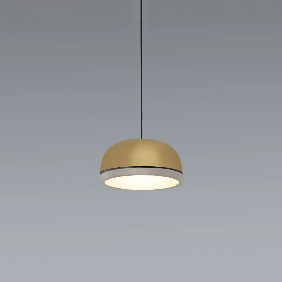 Molly 556.21 Pendelleuchte Ø: 15 cm, Messing, Sandgrau Molly 556.21 Pendelleuchte Ø: 15 cm, Messing, Sandgrau