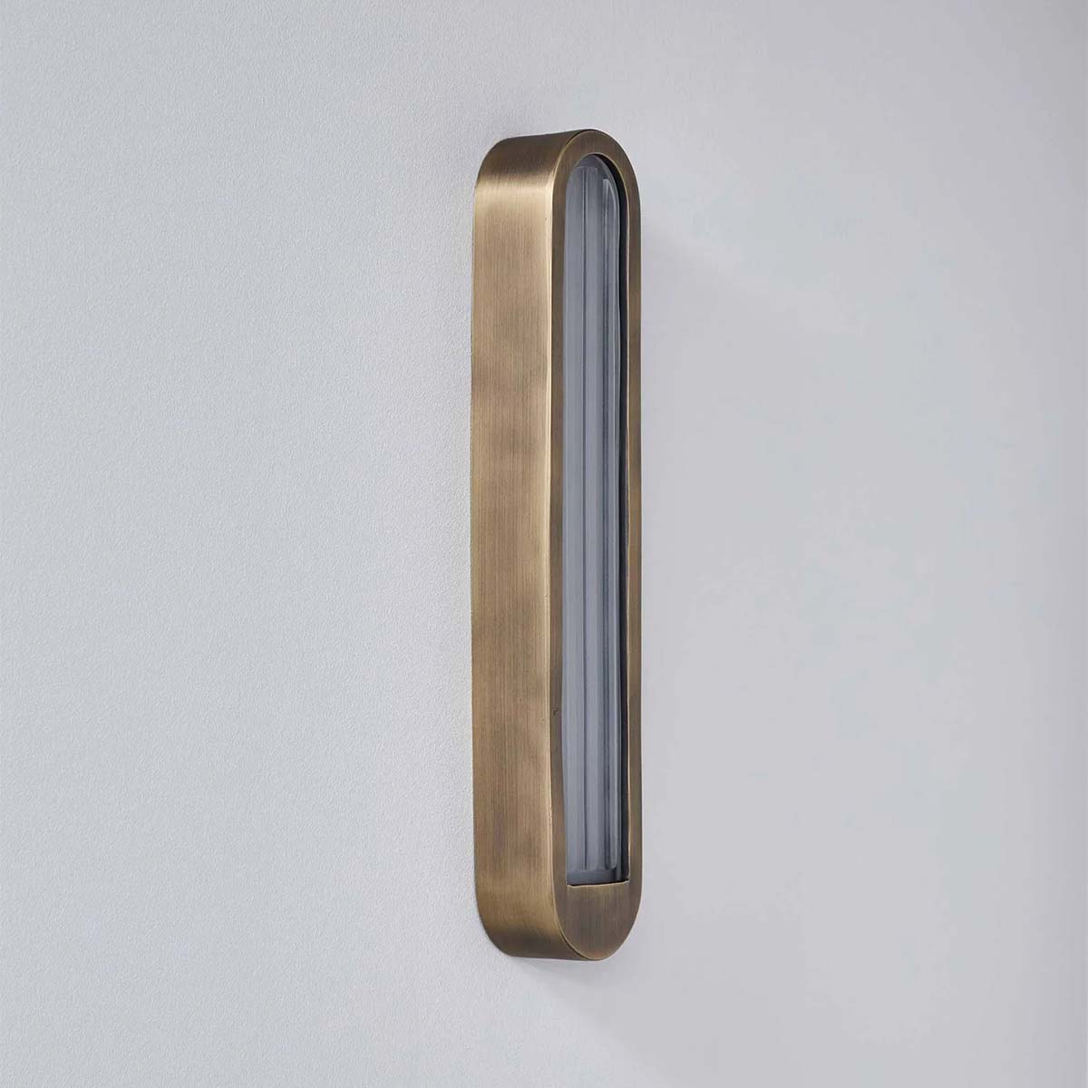 Original BTC AWH Wandleuchte, H: 42,9 cm, B: 8,2 cm Messing antik