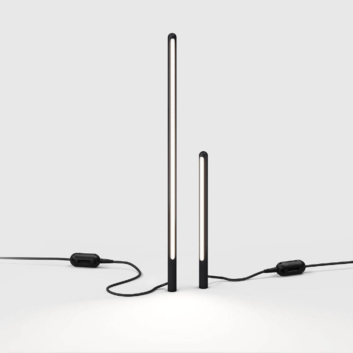 Längliche stabförmige außen Erdspießleuchte schwarz mit Stecker