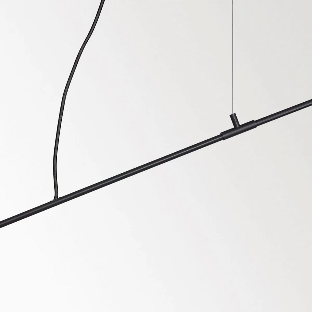 STILL E27 Pendelleuchte, L: 227,2, Ø: 1,2 cm, Raw Weiß STILL E27 Pendelleuchte, L: 227,2, Ø: 1,2 cm, Schwarz Bronze