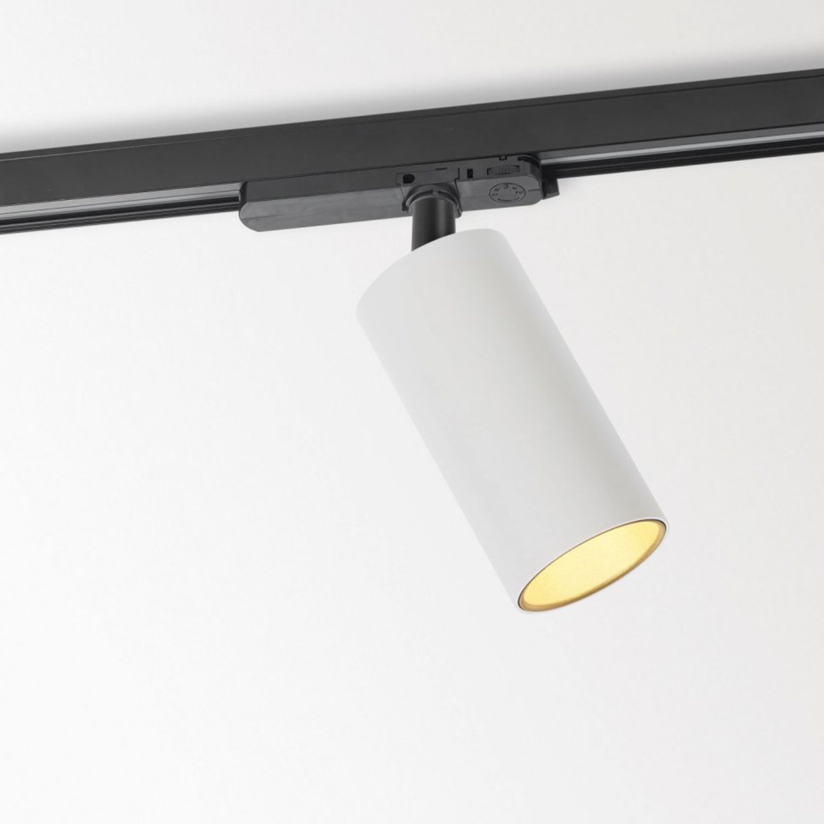 SPY 66 92718 ADM Schienenstrahler, Ø: 6,6 cm, Weiß, Extra-Warmweiß 2700K, 18° SPY 66 93045 ADM Schienenstrahler, Ø: 6,6 cm, Weiß, Warmweiß 3000K, 45°