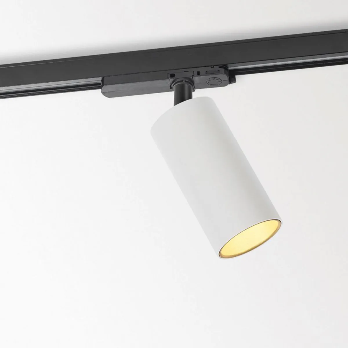 SPY 66 92718 ADM Schienenstrahler, Ø: 6,6 cm, Weiß, Extra-Warmweiß 2700K, 18° SPY 66 93045 ADM Schienenstrahler, Ø: 6,6 cm, Weiß, Warmweiß 3000K, 45°