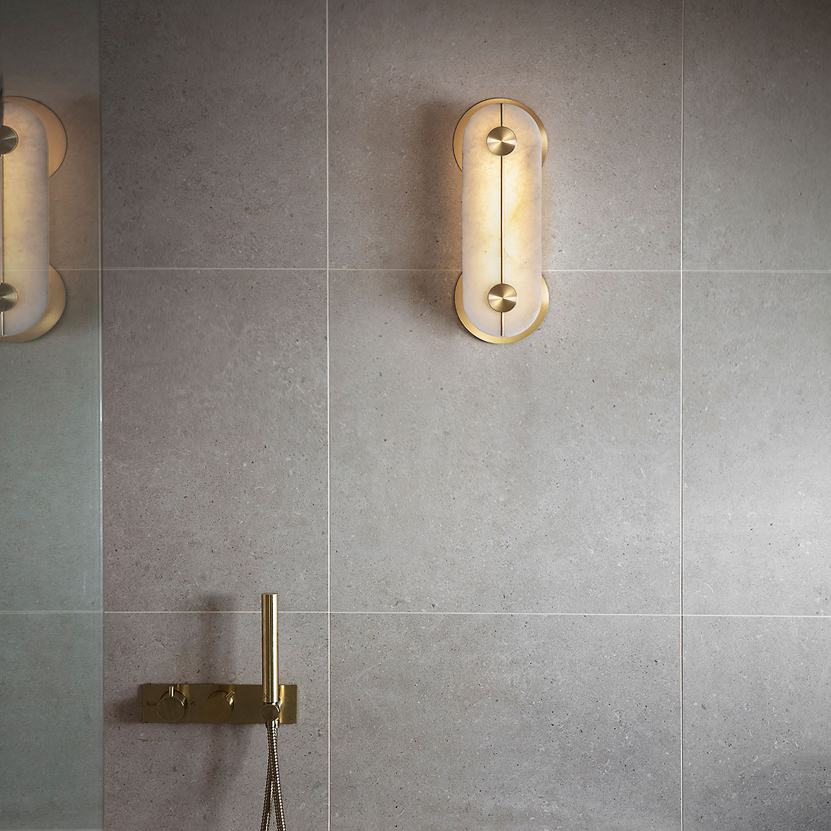 atmosphärisches Licht: Bert Frank Brace Wandlleuchte, Nickel satiniert, H: 64 cm – gefertigt aus gebürstetes Messing und edler Alabaster, luxuriöse Verarbeitung