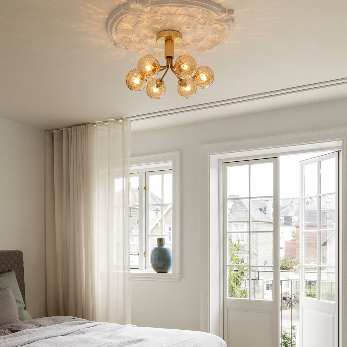 Apiales 6 Deckenleuchte, Ø: 50 cm, Messing gebürstet & Opalglas Apiales 6 Deckenleuchte, Ø: 50 cm, Schwarz satiniert & Rauchglas