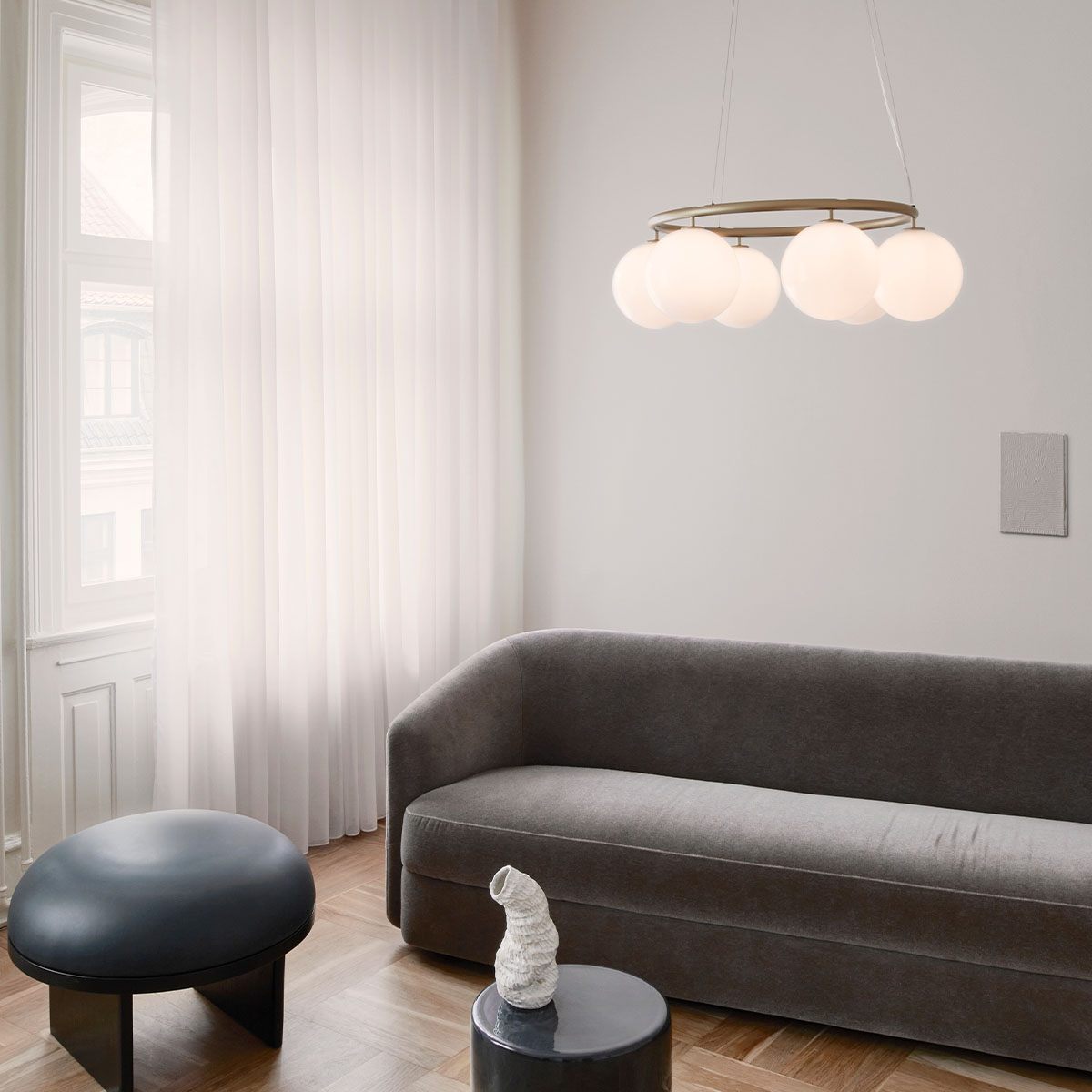 Miira 6 Kronleuchter Ø: 80 cm, Dunkelbronze, Glas transparent Miira 6 Kronleuchter Ø: 80 cm, Steingrau, Opalglas