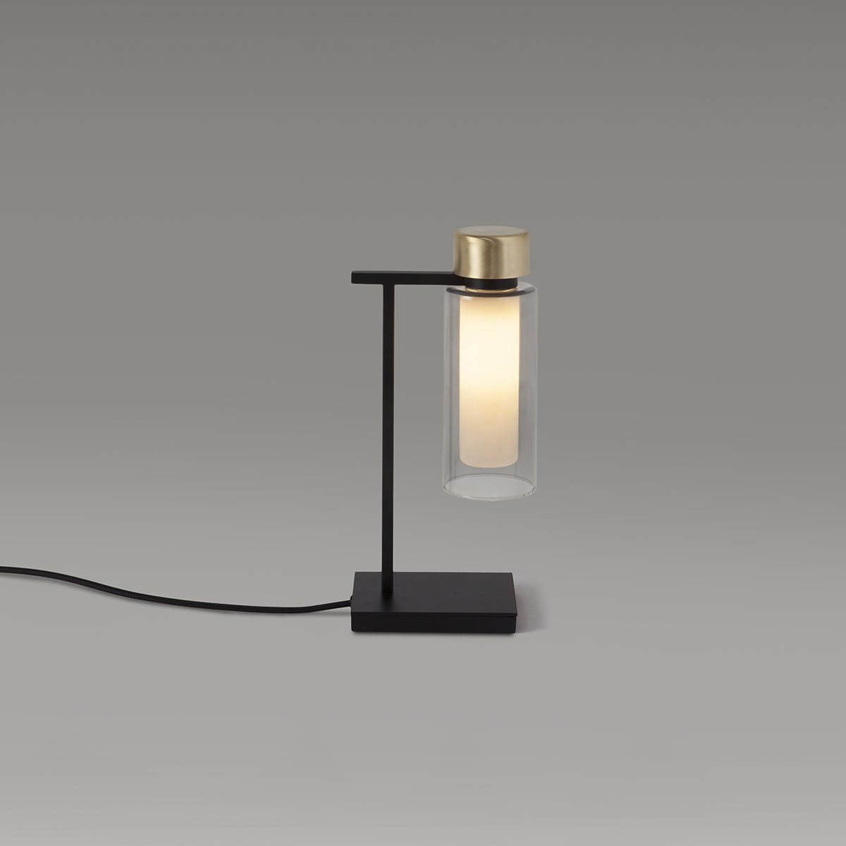 TOOY Osman 560.31 Tischleuchte H: 32 cm, Schwarz Matt / Messing & Klarglas – diffuses, blendfreies Licht