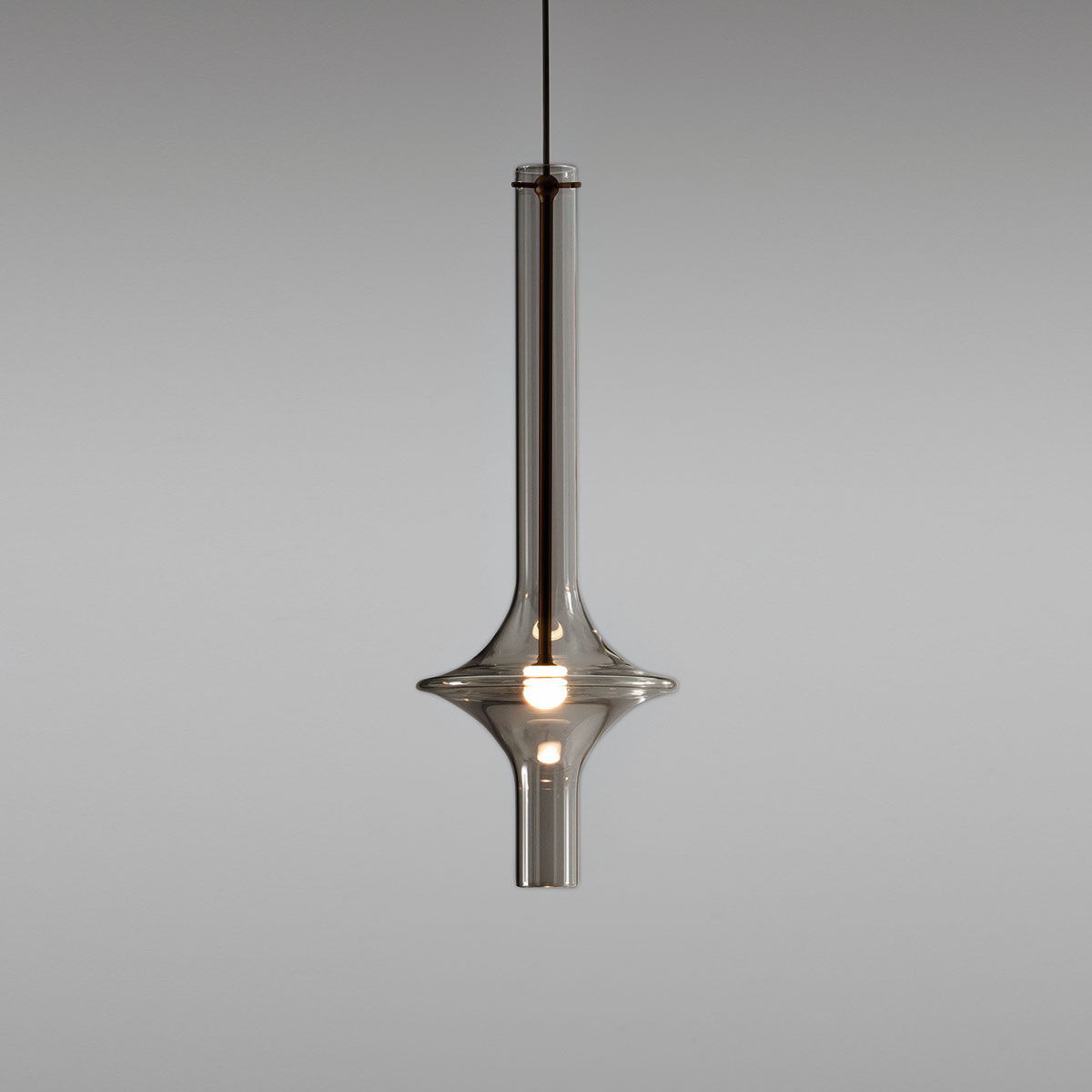 Penta Light Wonder 1504-21 Pendelleuchte Hängelampe – handgefertigtes Glas in Schwarz, handgefertigt in Italien, weiche Lichtstimmung, setzt Akzente in der Küche, ideal über Esstisch, Küche oder Wohnzimmer Penta Light Wonder 1504-21 Pendelleuchte Hängeleuchte – mundgeblasenes Glas in Schwarz,, atmosphärisches Leuchten, unterstreicht das Ambiente im Arbeitszimmer, ideal über Esstisch, Küche oder Wohnzimmer
