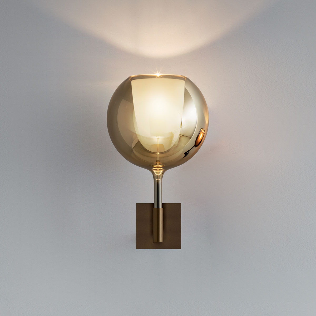 Penta Light Glo 0811-31 Wandleuchte Wandlampe – handgefertigtes Glas in Gold Glas, puristisches Design, eleganter Lichtschein,, perfekt für Flur, Schlafzimmer oder Treppenhaus Penta Light Glo 0811-31 Wandleuchte Wandlampe – Glasleuchte in Transparent Glas, handgefertigt in Italien, stimmungsvolles Licht, bringt Atmosphäre ins Wohnzimmer, perfekt für Flur, Schlafzimmer oder Treppenhaus