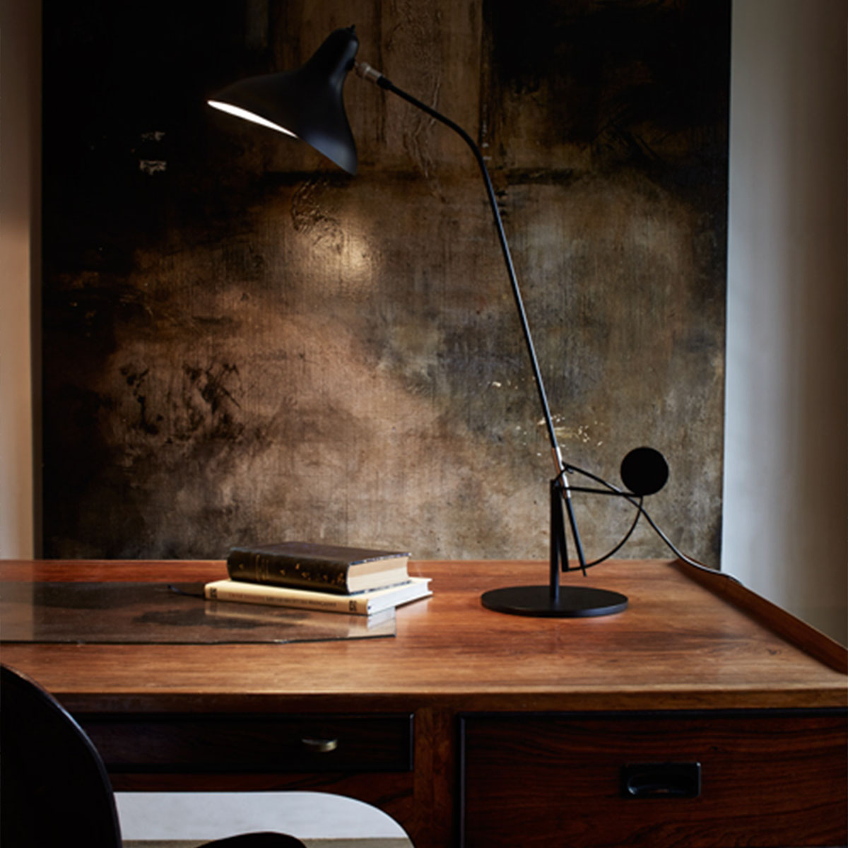 Mantis BS3 Tischleuchte H: 63 cm - 84 cm in Schwarz – elegantes Design des Herstellers DCW Editions ideal am Schreibtisch