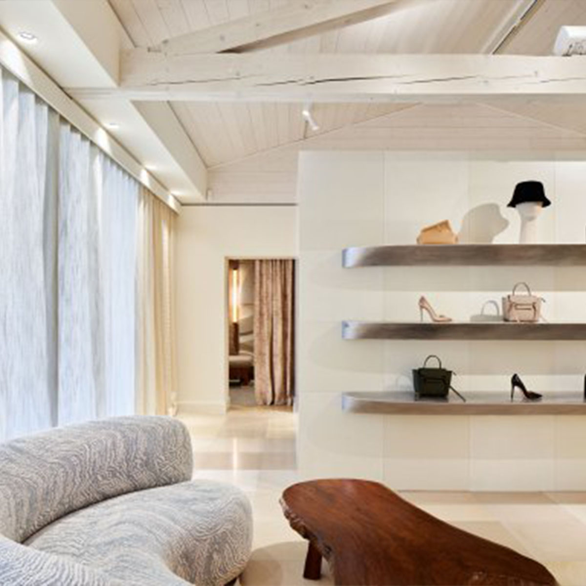 Moderne DeltaLight SPY 39 ON 2 92720 DIM8 Aufbaustrahler, Ø: 3,9 cm, L: 9,2 cm Schwarz, Extra-Warmweiß 2700K, 20° Schwarz Modern & neutral – Ambienteansicht für Flur schwenkbar & drehbar SPY 39 ON 2 92740 DIM8 Aufbaustrahler, Ø: 3,9 cm, L: 9,2 cm, Gebürstetes kupfer-schwarz, Warmweiß 3000K, 40°