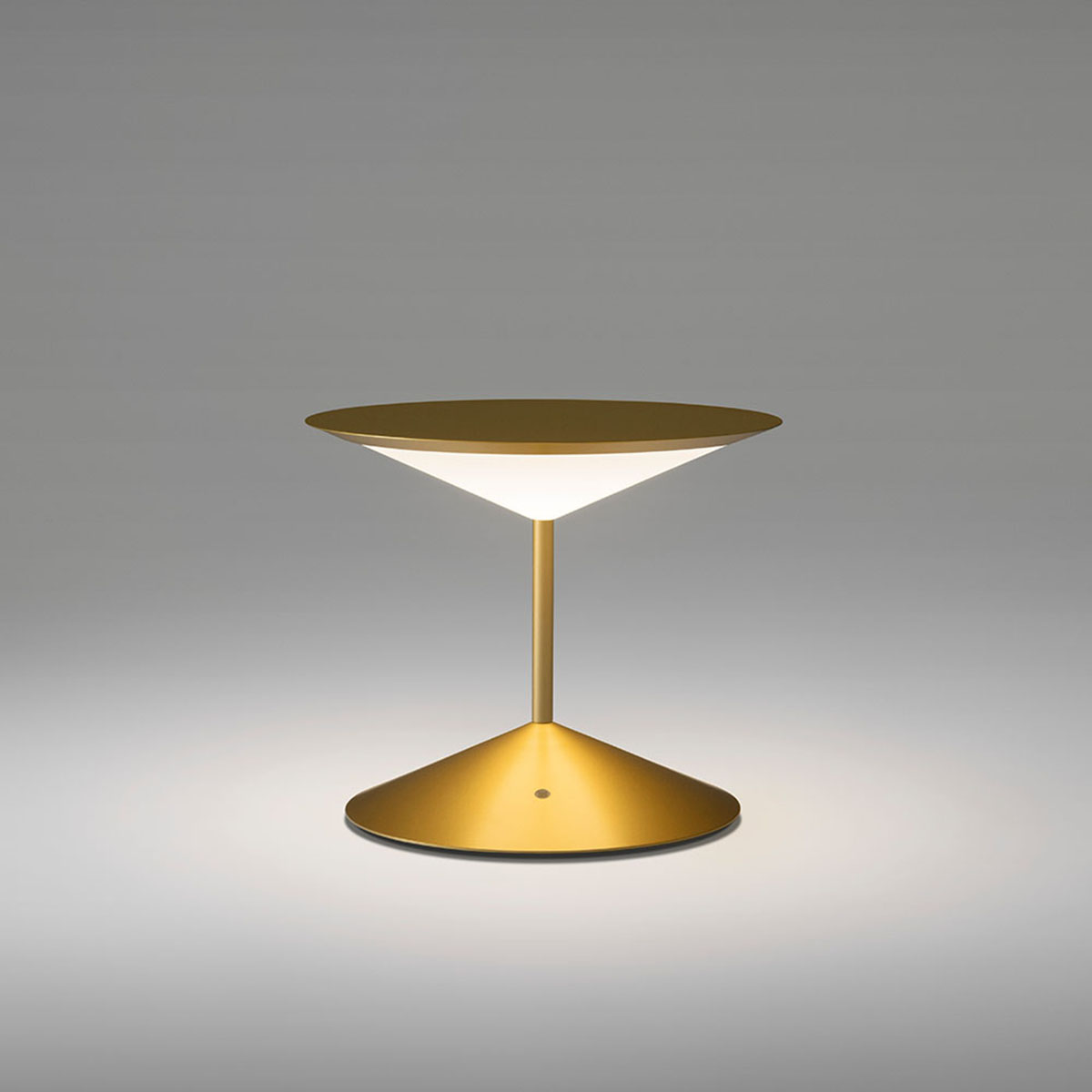 Penta Light Narciso 1710-01 Mobile Akku Tischleuchte Small, Ø: 15,7 cm Tischleuchte – handgefertigtes Glas in Gold, stilvolles Highlight, stimmungsvolles Licht, bringt Atmosphäre ins Wohnzimmer, ideal für Nachttisch, Beistelltisch oder Schreibtisch Penta Light Narciso 1710-01 Mobile Akku Tischleuchte Small, Ø: 15,7 cm Tischleuchte – handgefertigtes Glas in Gold, stilvolles Highlight, stimmungsvolles Licht, bringt Atmosphäre ins Wohnzimmer, ideal für Nachttisch, Beistelltisch oder Schreibtisch
