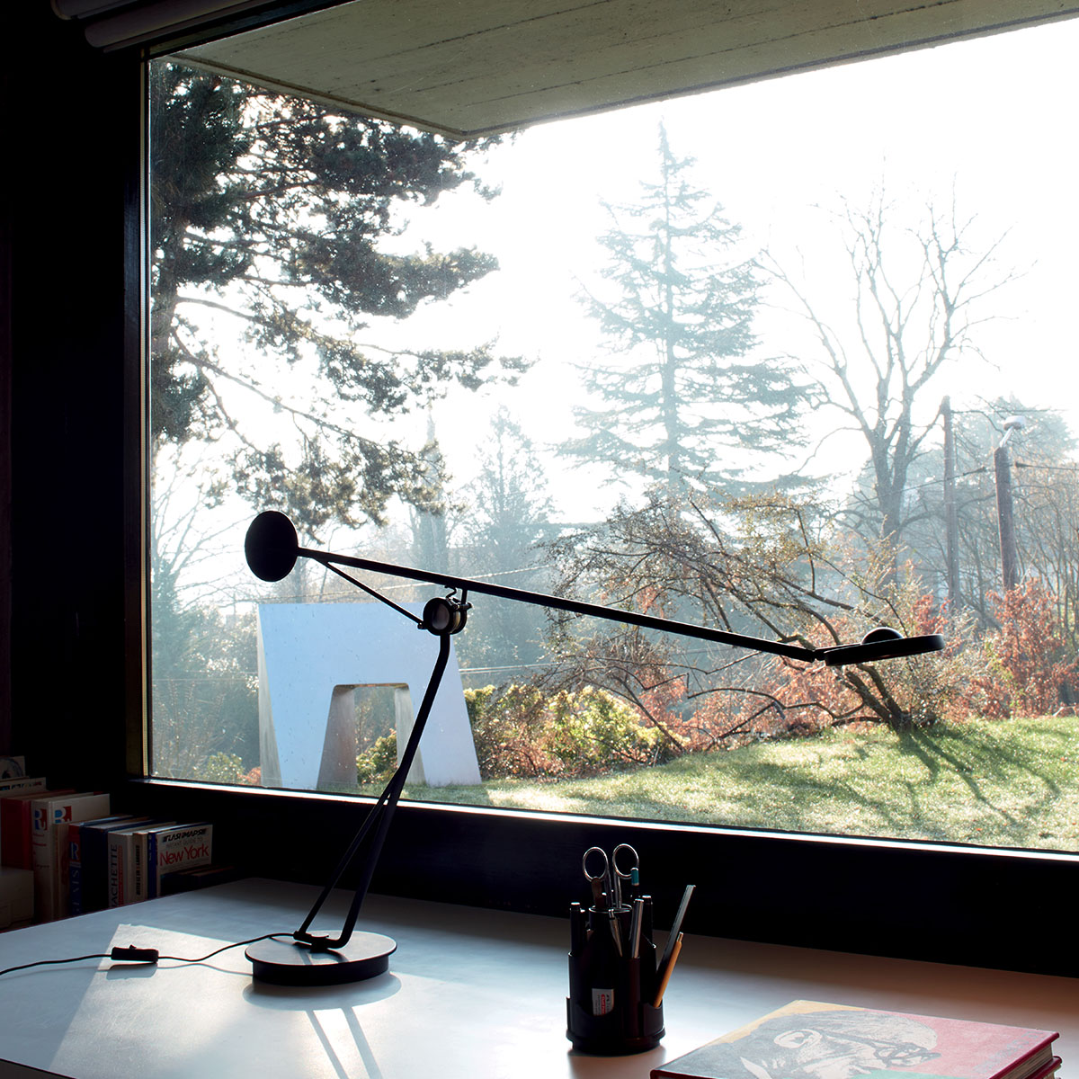 Aaro Tischleuchte in Schwarz – exklusive Designerleuchte des Herstellers DCW Editions ideal am Schreibtisch Aaro Tischleuchte in Schwarz – exklusive Designerleuchte des Herstellers DCW Editions ideal am Schreibtisch