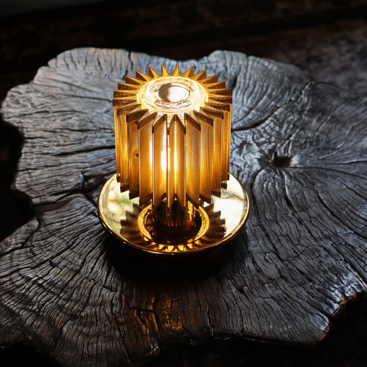 In The Sun 130 Akku Tischleuchte, Ø: 13 cm Silber, Netz Silber – zeitloses Design des Herstellers DCW Editions passt perfekt auf den Beistelltisch