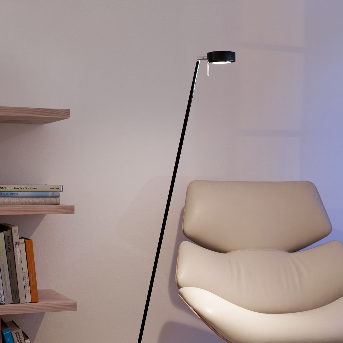Mawa Pure 2 Stehleuchte, H: 122 cm Stehlampe – mit Memory-Funktion, flexibel ausrichtbar, breiter Abstrahlwinkel, zeitlos elegantes Design, geeignet für Esszimmer Mawa Pure 2 Stehleuchte, H: 122 cm Stehleuchte – mit Memory-Funktion, dreh- und schwenkbar, präziser Lichtkegel, minimalistisches Design, geeignet für Esszimmer