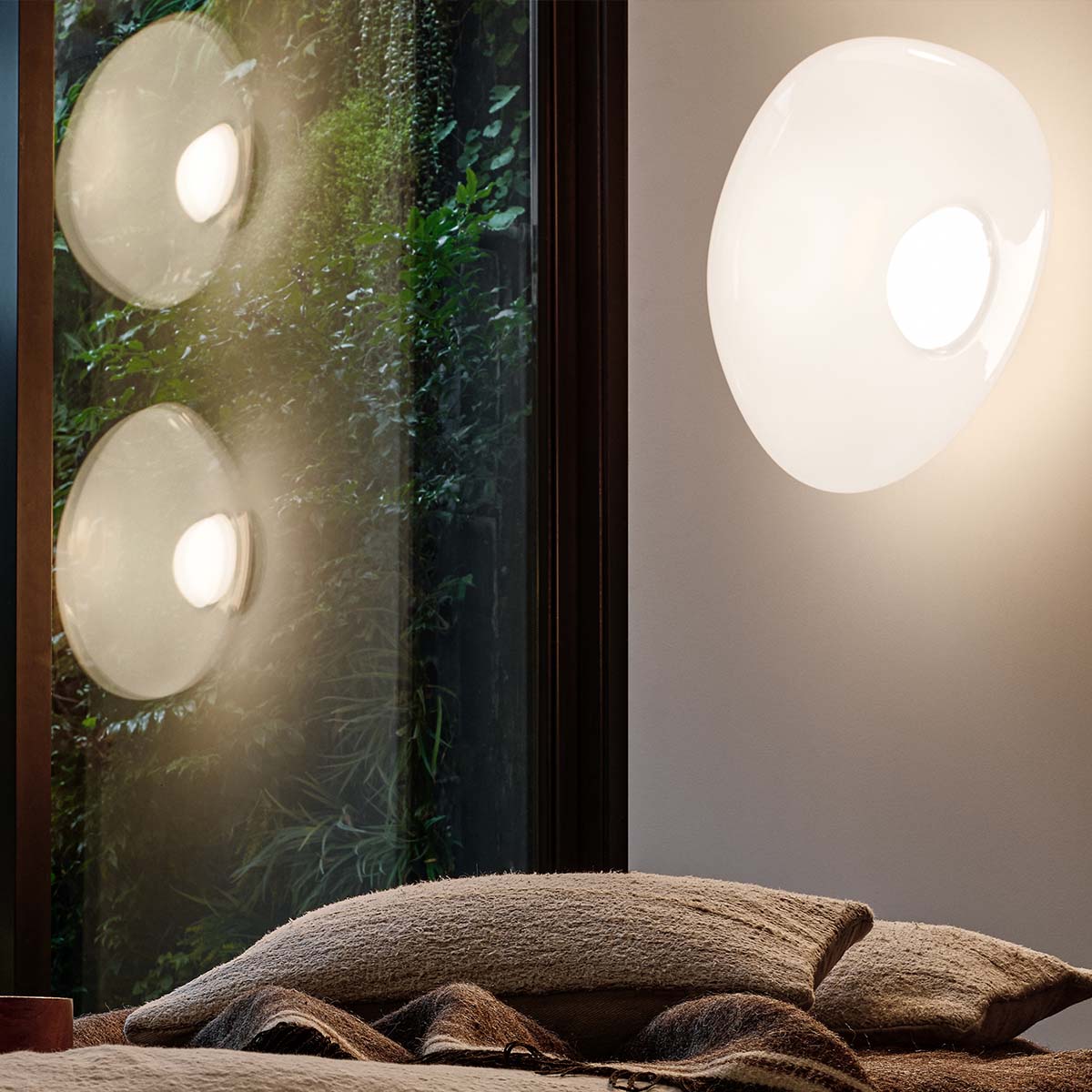 Tom Dixon Melt Surface Mini LED Wandleuchte, Silber, B: 30 cm, H: 29 cm Tom Dixon Melt Surface LED Wandleuchte, Bronze, B: 50 cm, H: 50 cm