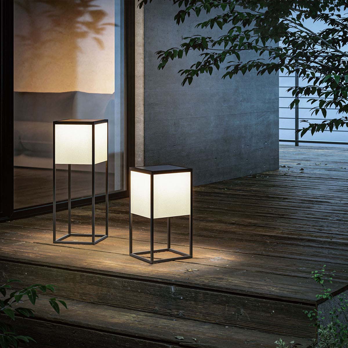 fil Akku Solar Stehleuchte Dim to Warm, Ø: 25 cm, H: 48 cm Rechteckige Außen Mobile Akku Stehleuchten schwarz ohne Kabel auf Terrasse