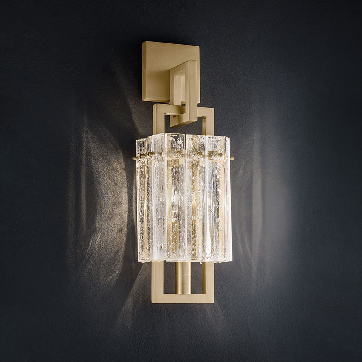 Masiero Crek A1 Wandleuchte Wandleuchten - elegantes Designerlicht aus Kristallglas und Metall, Farbe Messing Masiero Crek A1 Wandleuchte Wandleuchten - elegantes Designerlicht aus Kristallglas und Metall, Farbe Messing