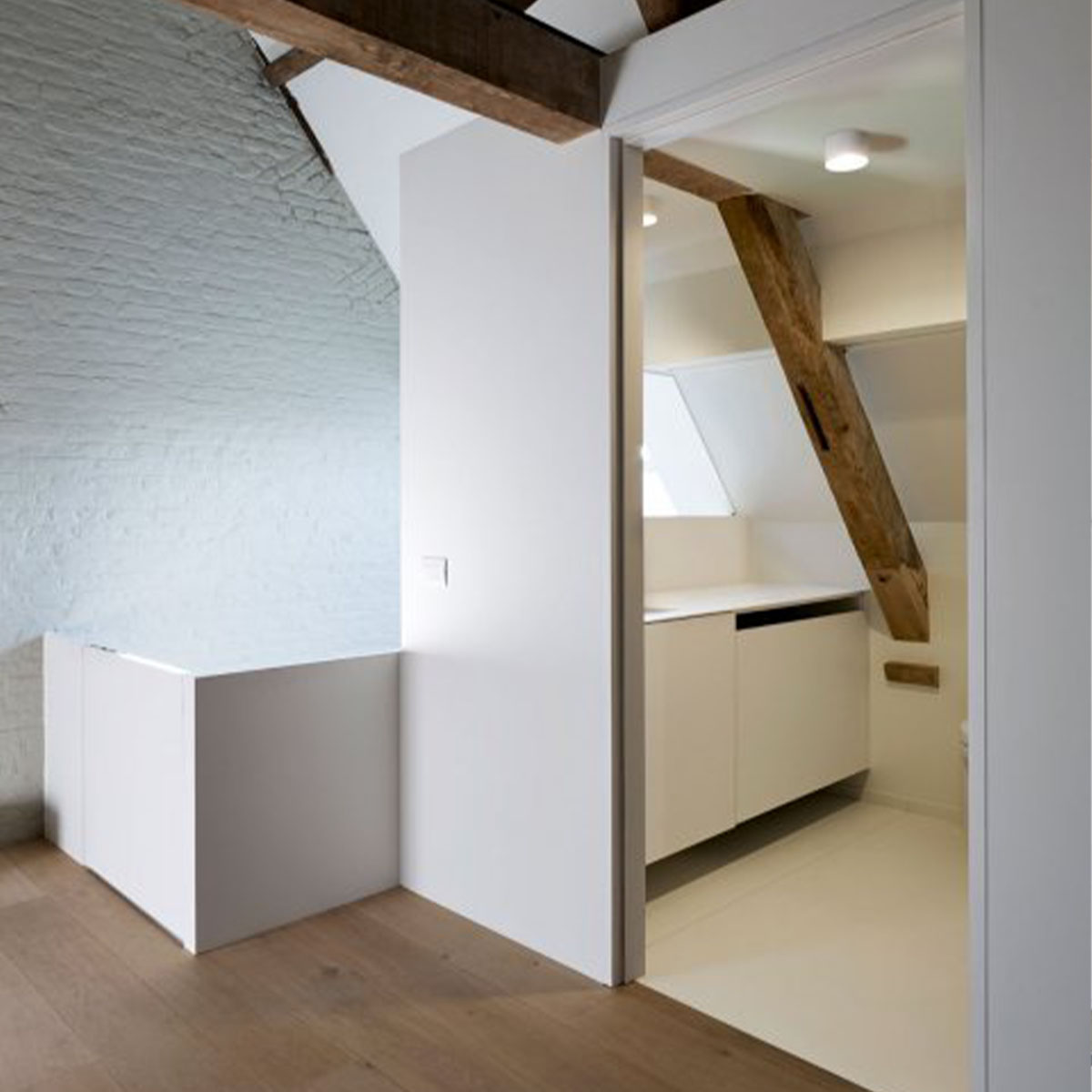 DIRO SBL S ON 82 Deckenleuchte, Schwarz, Ø: 11 cm, Extra-Warmweiß 2700K DIRO SBL L ON 83 Deckenleuchte, Weiß, Ø: 21,8 cm, Warmweiß 3000K