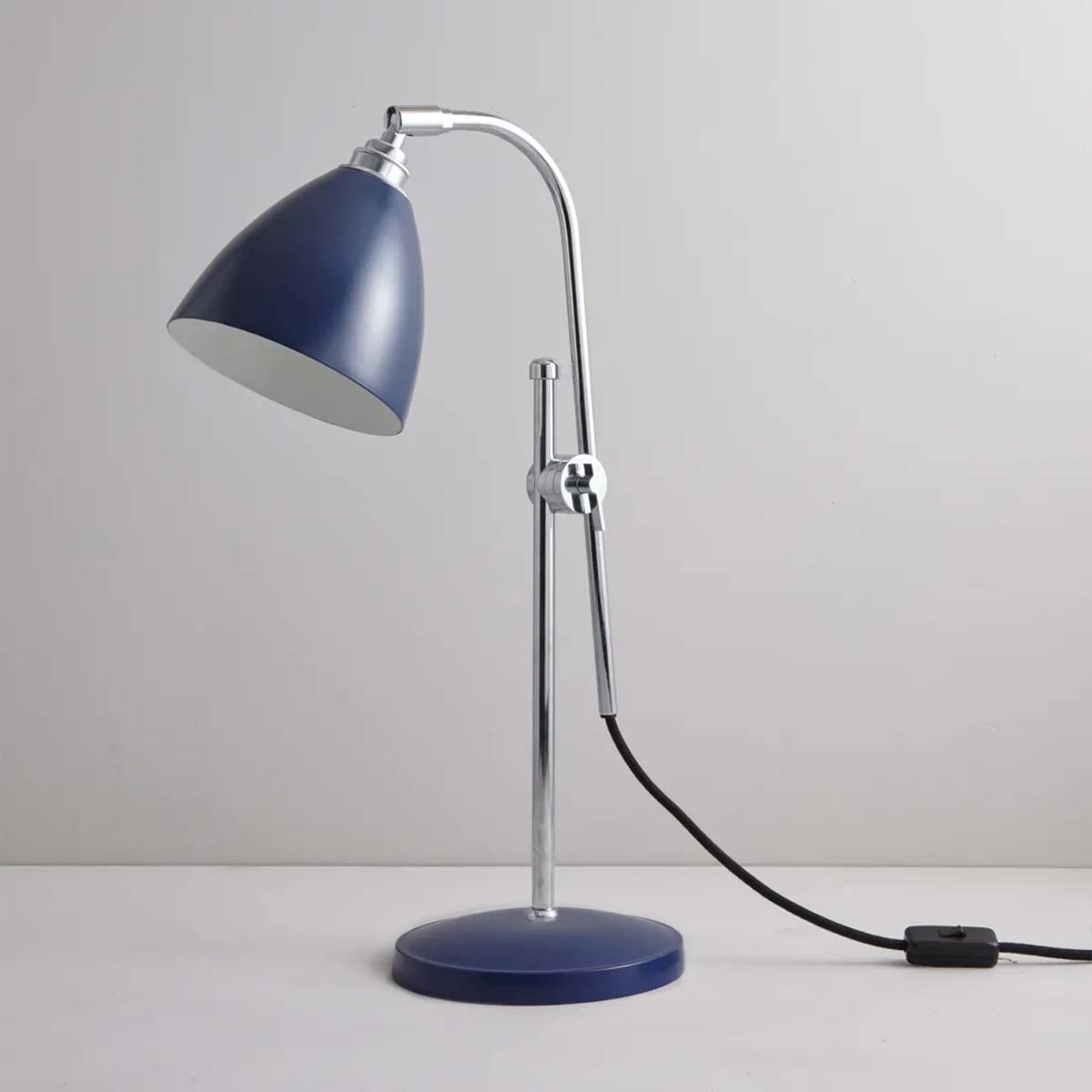 Task Tischleuchte, H: 56 - 95 cm, Blau Task Tischleuchte, H: 56 - 95 cm, Blau