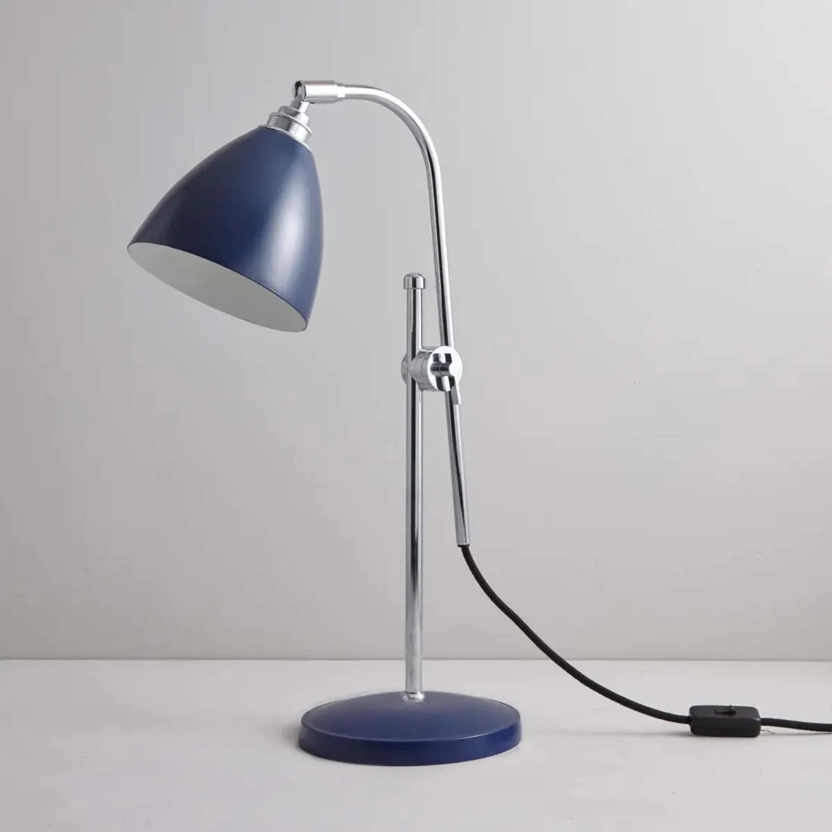 Task Tischleuchte, H: 56 - 95 cm, Blau