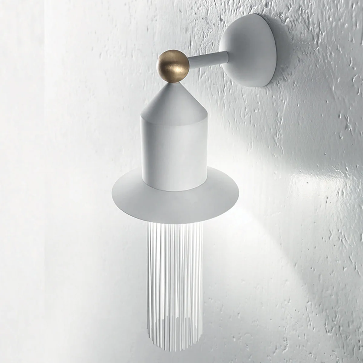 Nappe App N2 Wandleuchte, B: 15 cm, H: 42 cm, Weiß matt Nappe App N2 Wandleuchte, B: 15 cm, H: 42 cm, Mehrfarbig warm