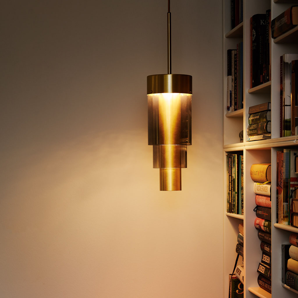 A-Spire Pendelleuchte L Ø 14 cm, Clear Stripes, Messing A-Spire Pendelleuchte L Ø 14 cm, Sanded Olive, Silber