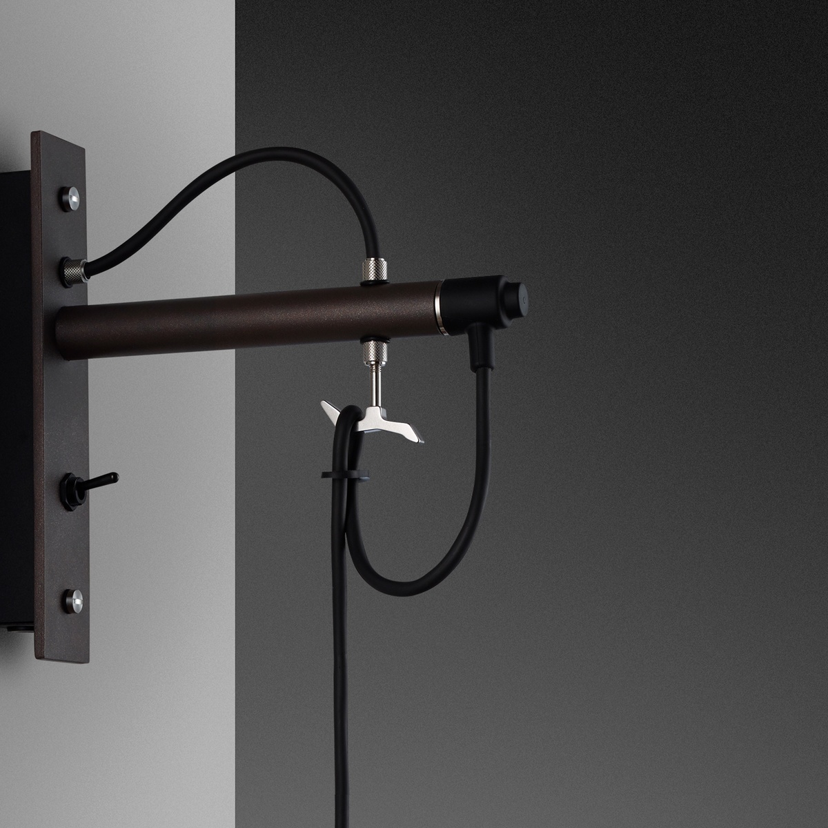 Buster + Punch Hooked Wall Wandleuchte, Small, Graphit, Stahl