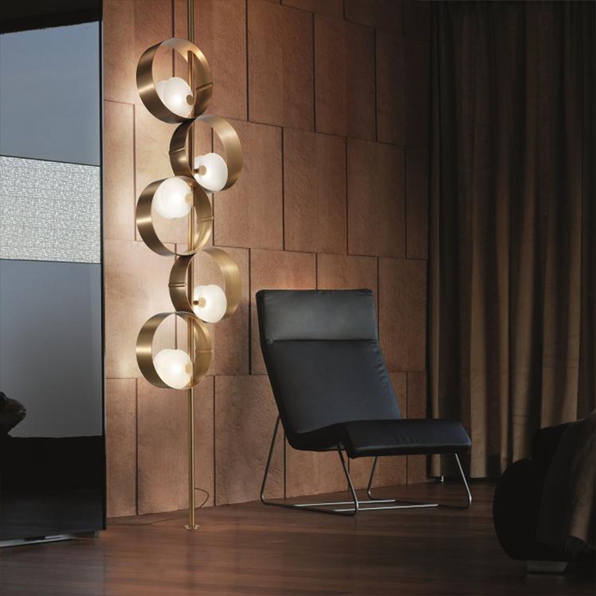 Sound STL5 Stehleuchte, H: 225 cm, 5-flammig, Gold gebürstet, Retrofit Sound STL5 Stehleuchte, H: 225 cm, 5-flammig, Messing gebürstet & Schwarz matt, LED-Modul