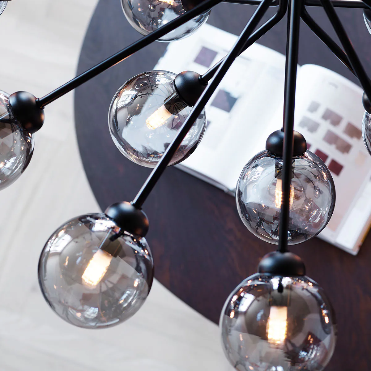 Apiales 18 Pendelleuchte, Ø: 89 cm, Schwarz satiniert & Rauchglas