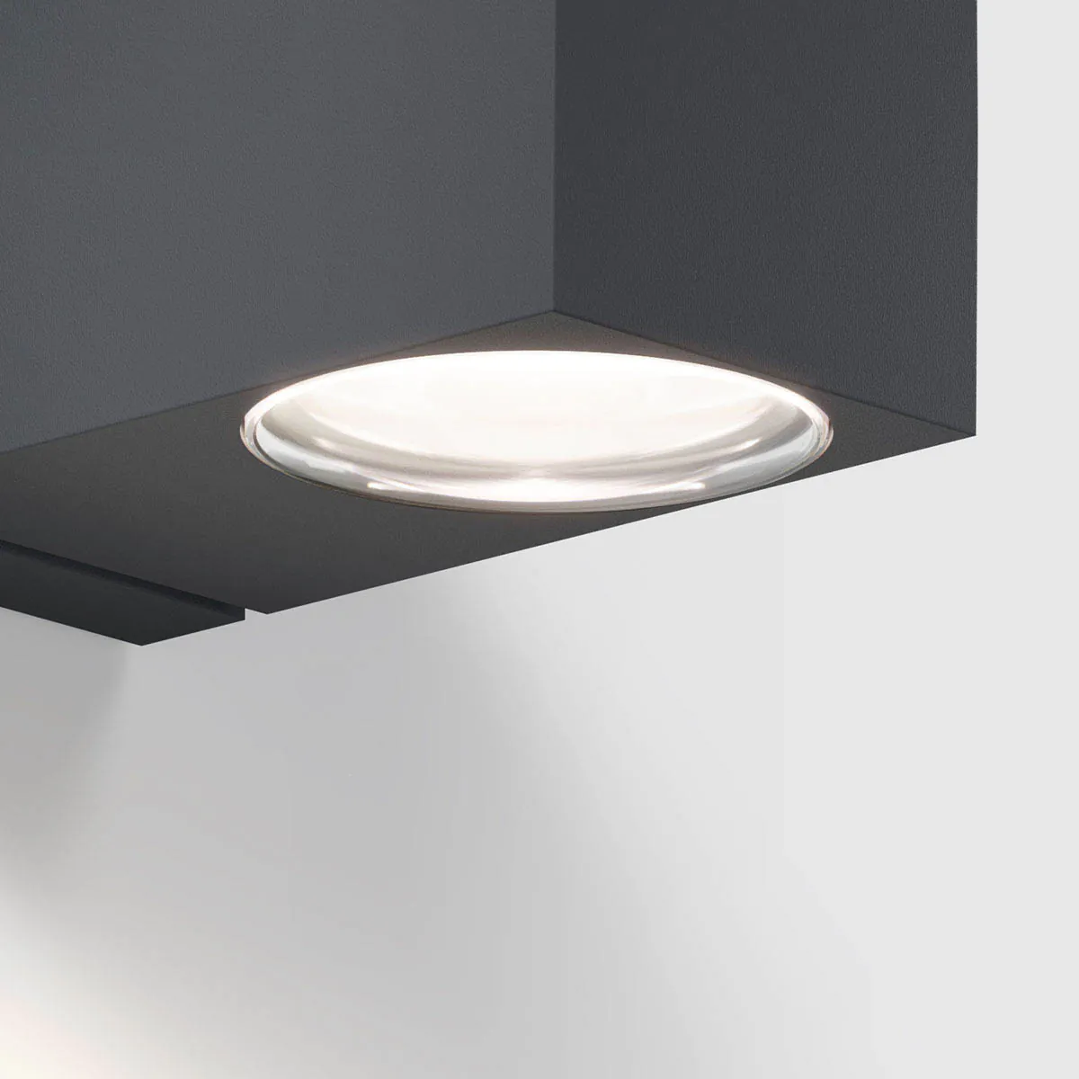 IP44-como-außen-wandleuchte-mood: Rechteckige Wandleuchte für außen fokusiert – langlebig für Eingangsbereich