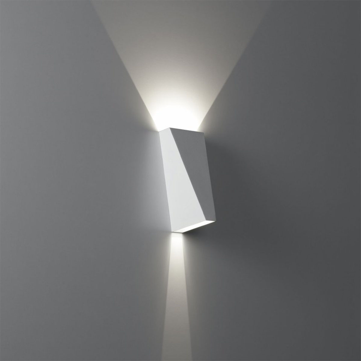 DeltaLight TOPIX WW Wandleuchte, B: 6,5 cm, H: 13,5 cm TOPIX WW Wandleuchte, B: 6,5 cm, H: 13,5 cm, Weiß – Designleuchte, zeitloses Design für Flur DeltaLight TOPIX WW Wandleuchte, B: 6,5 cm, H: 13,5 cm TOPIX WW Wandleuchte, B: 6,5 cm, H: 13,5 cm, Weiß – Designleuchte, zeitloses Design für Flur