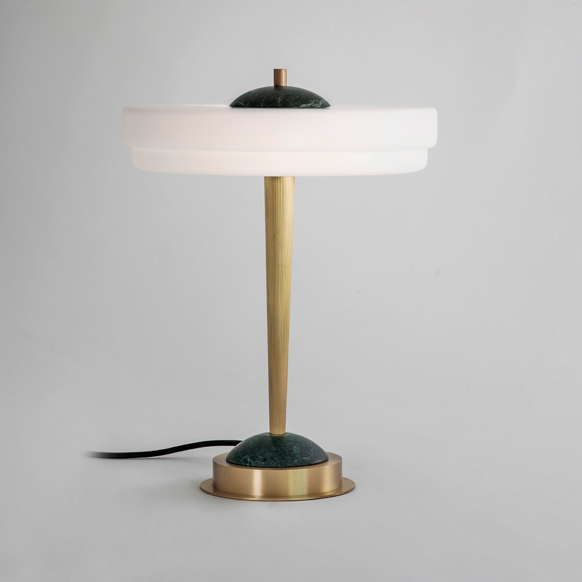 Luxusleuchten aus Großbritannien: Bert Frank Trave Tischlampe, H: 40,5 cm, Grün, Messing und Glas und Marmor, Designerleuchte aus England, blendfreies Licht Luxusleuchten aus Großbritannien: Bert Frank Trave Tischlampe, H: 40,5 cm, Grün, Messing und Glas und Marmor, Designerleuchte aus England, blendfreies Licht