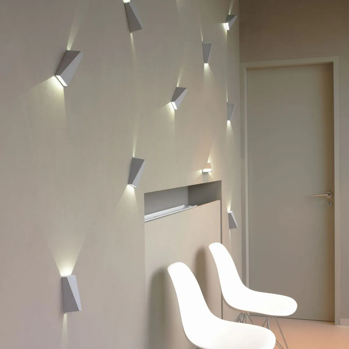 TOPIX WW Wandleuchte, B: 6,5 cm, H: 13,5 cm, Weiß TOPIX WW Wandleuchte, B: 6,5 cm, H: 13,5 cm, Alu Grau